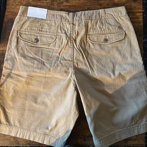 Men’s tan shorts